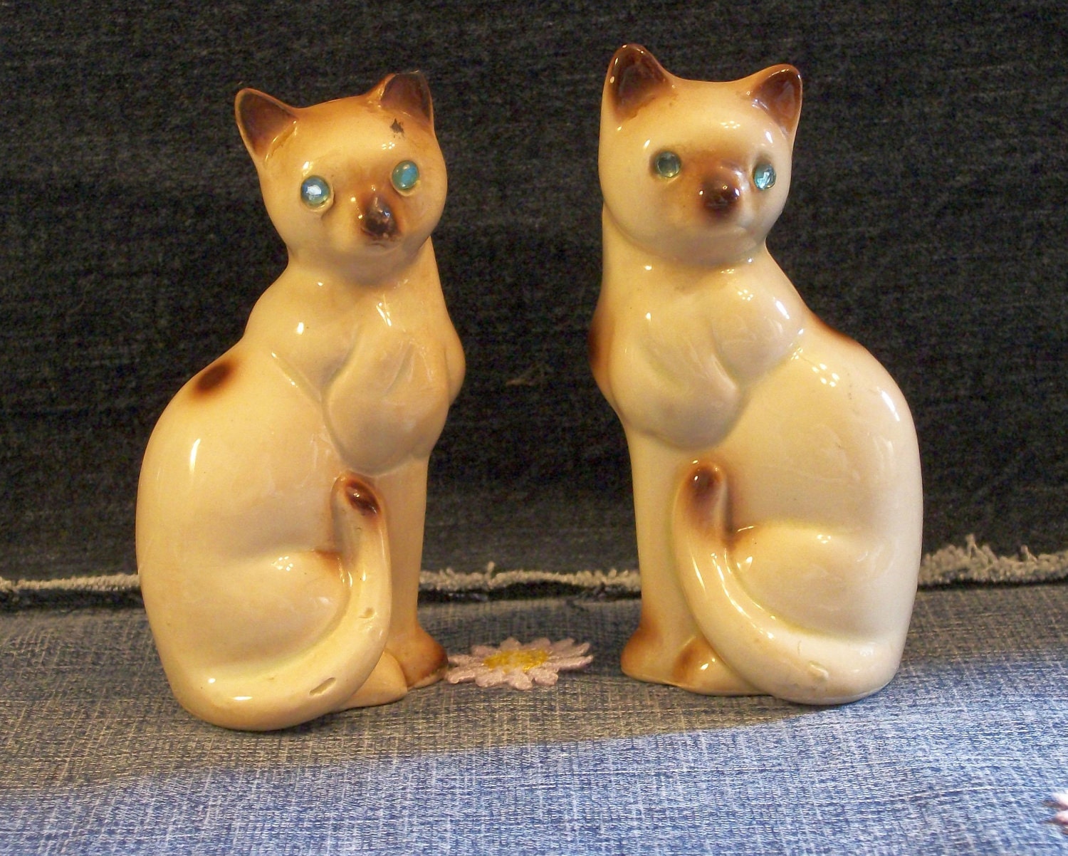 Siamese cat salt and pepper shaker with crystal eyes, hand painted, 1960s