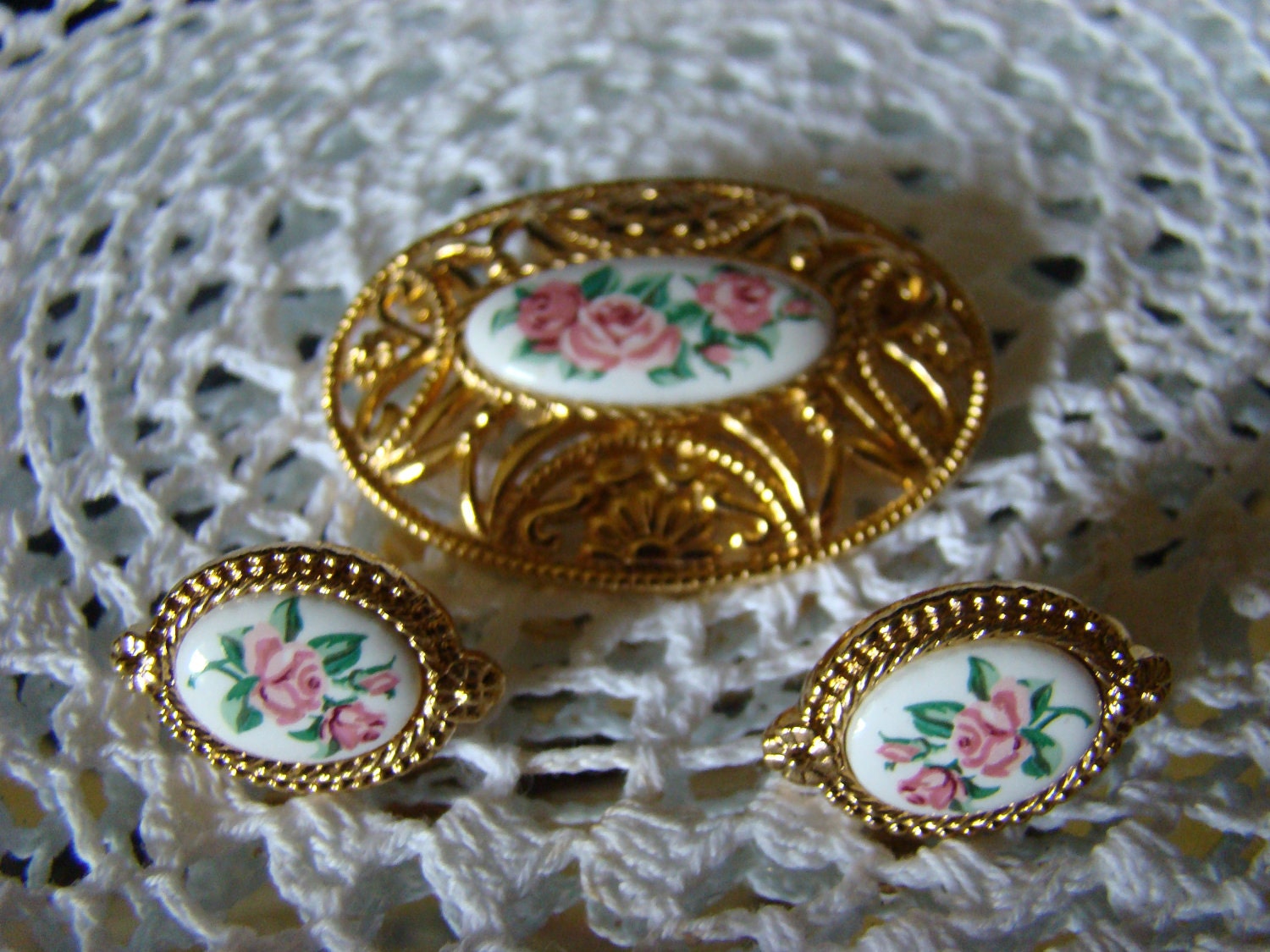 Vintage AVON Goldtone and Porcelain Brooch and Clip Earrings with Rose Buds