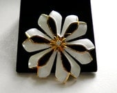 Vintage c1960 CORO big stylized Floral Brooch Pin  with white and gold enamel