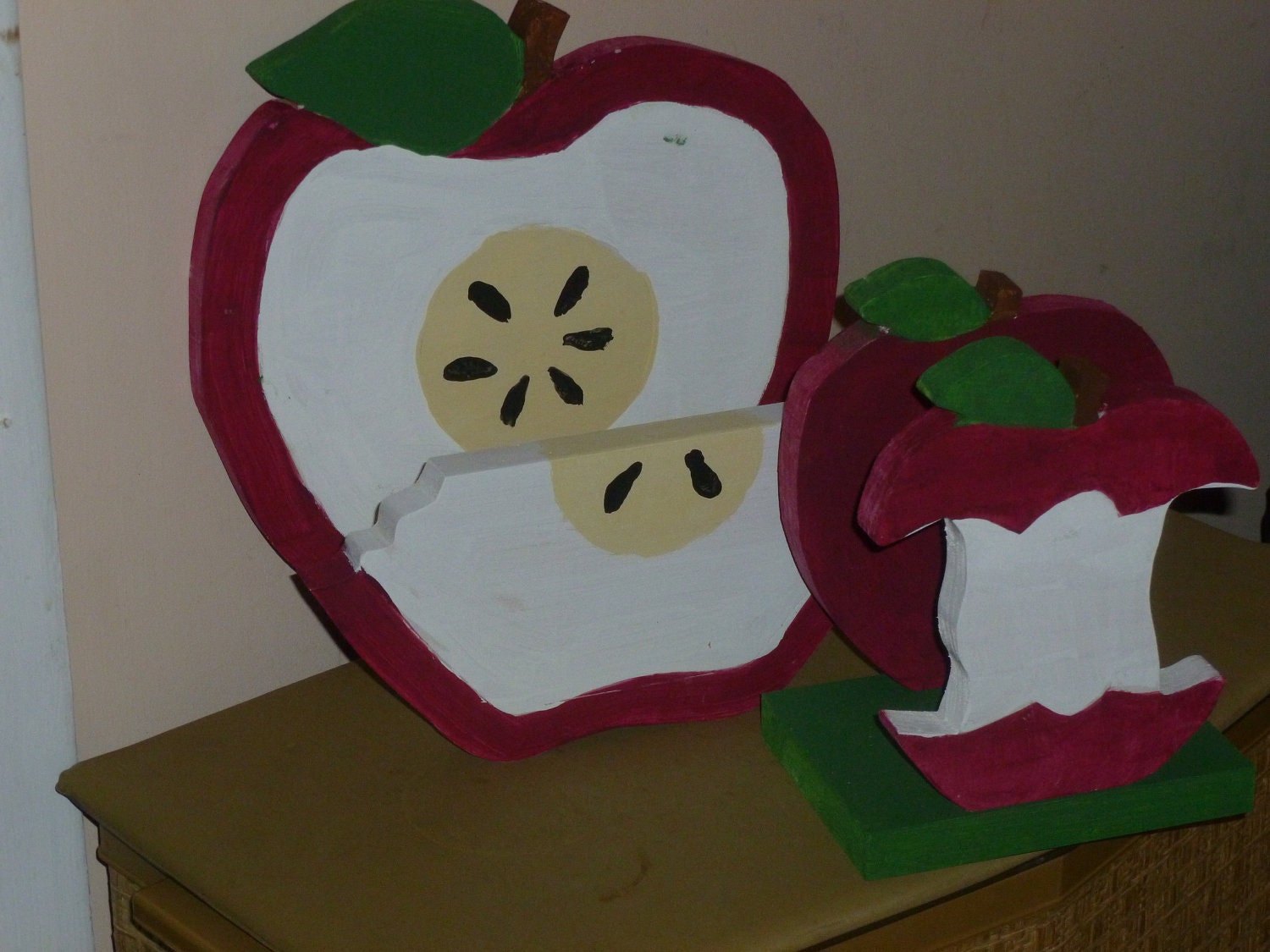 Plate and Napkin Holder - Apple