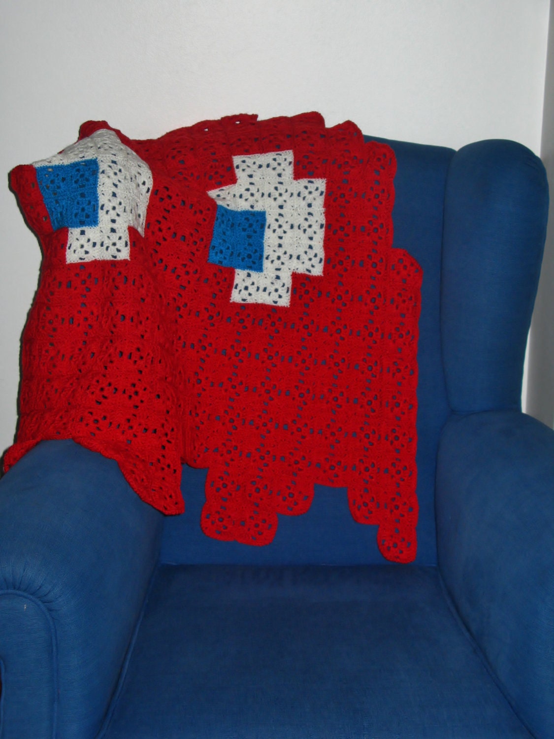 Pac-Man Red Ghost 8-bit Crochet Blanket