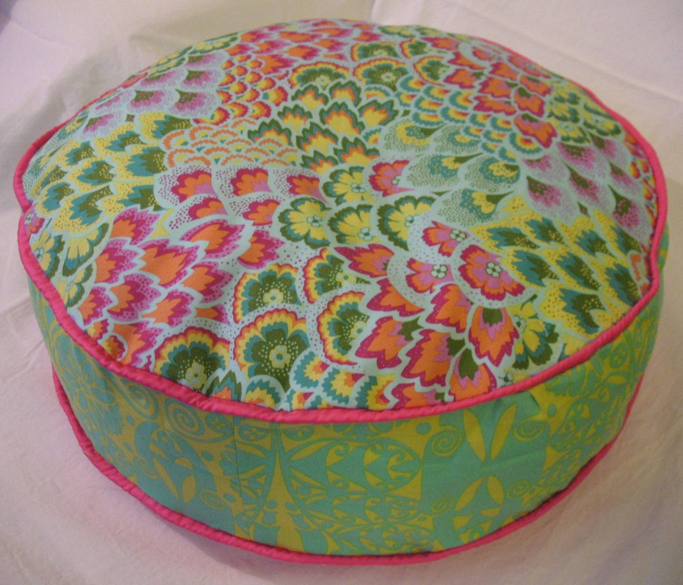 20" diameter round Pillow-Pouf Cover (Funda de cojín redondo 50cm). Amy Butler (Soul Blossoms) and Patricia Bravo fabrics. Double Piping