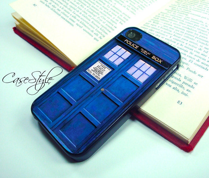 Dr Who Tardis iPhone 4 case, iPhone 4s case, case for iPhone 4. Black or white.Includes a screen protector for free