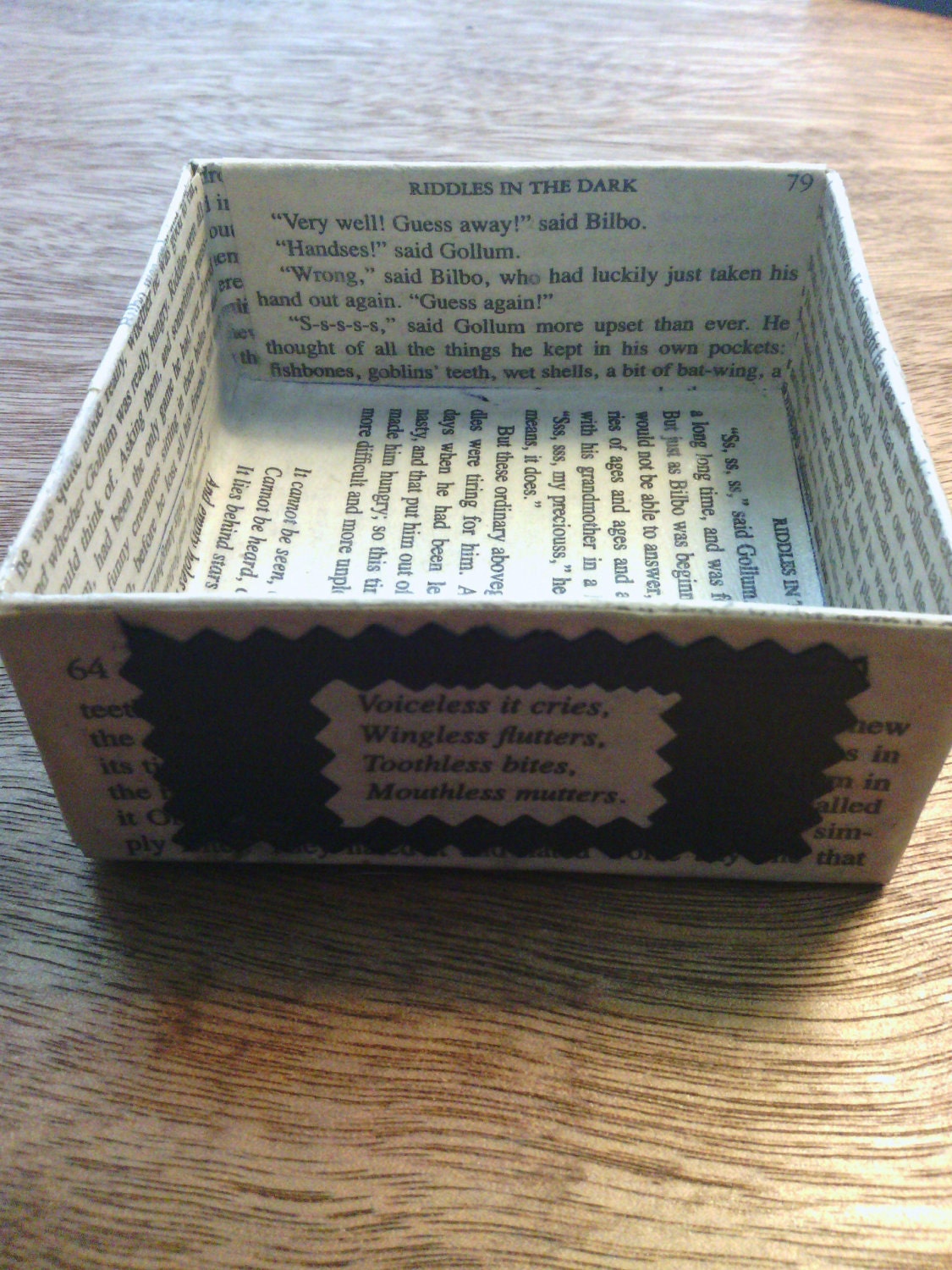 Lord of the Rings Hobbit Riddle in the Dark Paperclip Cup