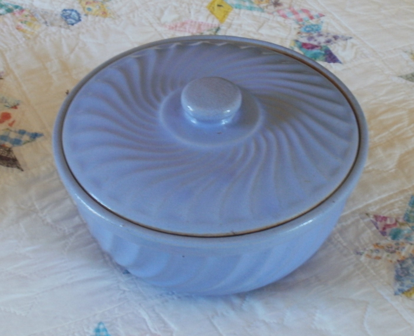 Items similar to Very Rare Watt Ovenware USA No. 8, Swirl Pattern