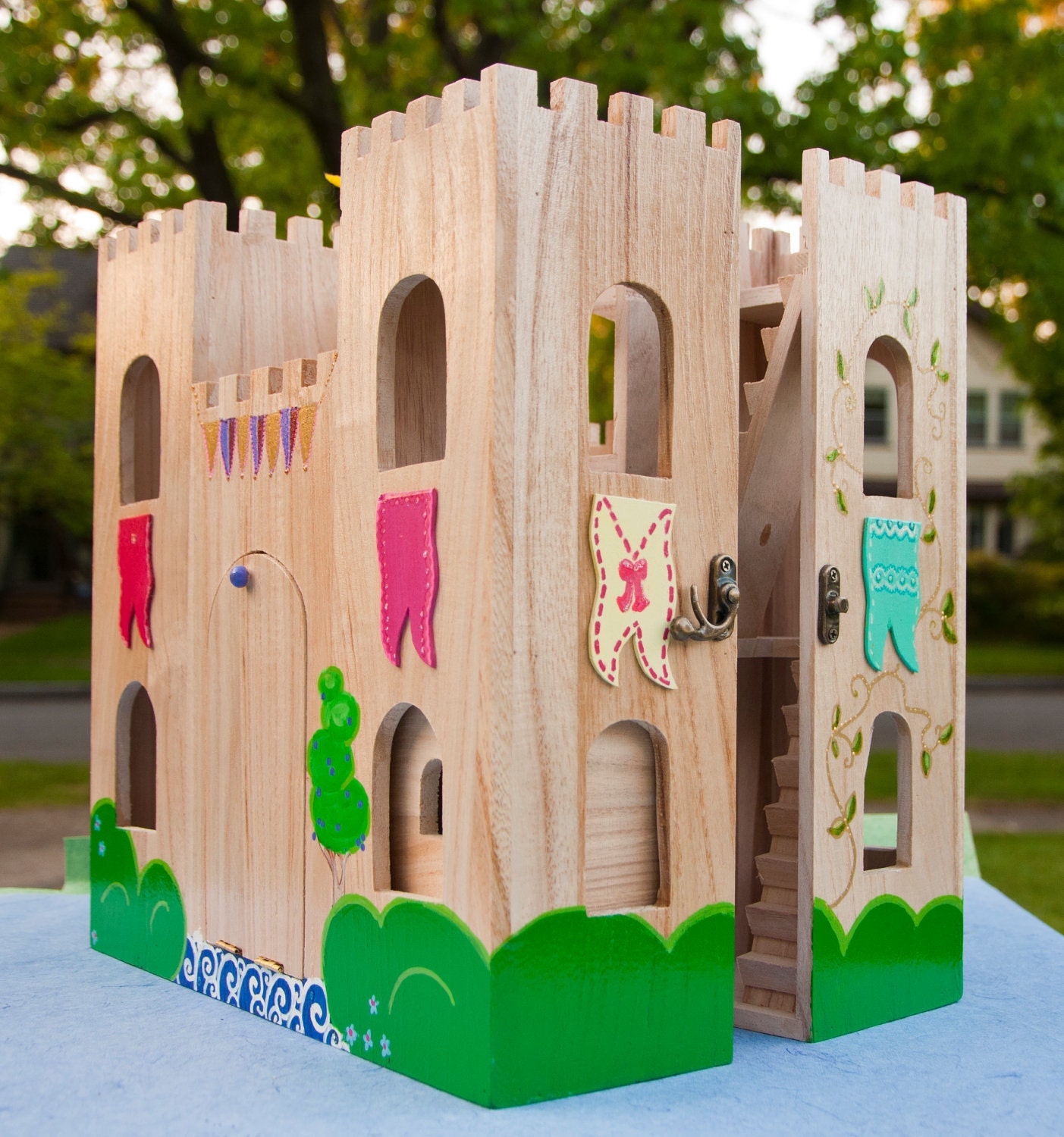 Castle Theater Set with Finger Puppets, Flag, flag pole, dragon and dungeon.
