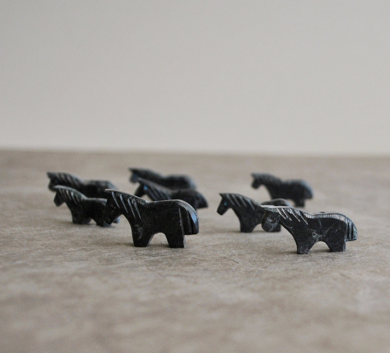 black serpentine stone horse fetish beads (8 pcs)