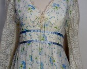 Vintage 1970's Boho Maxi Prairie Dress - Floral & Lace Gunne Sax Style Dress