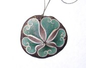 SHAMROCK SPARKLE, hand painted, pendant, California, Sand Dollar, Ornament, jewelry, necklace