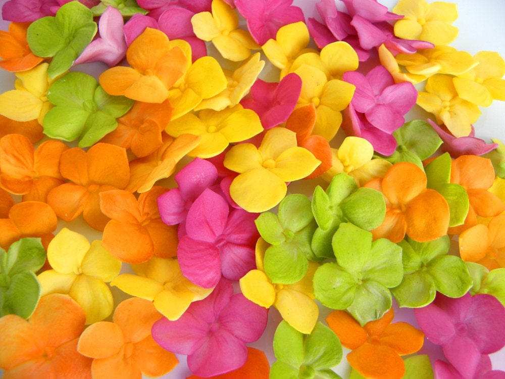 Edible Sugar Flowers Decoration Hydrangeas 50 qty - Any Color for cupcakes, wedding cakes, birthday cakes, cupcake topper