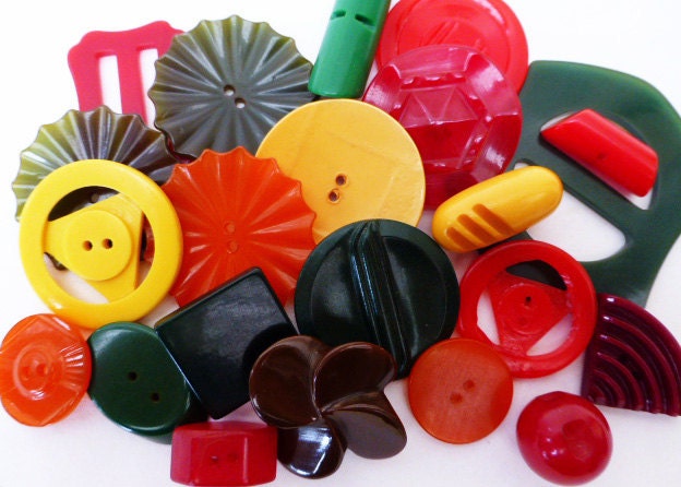 22 Vintage Bakelite Buttons in Mixed Colorful Colors