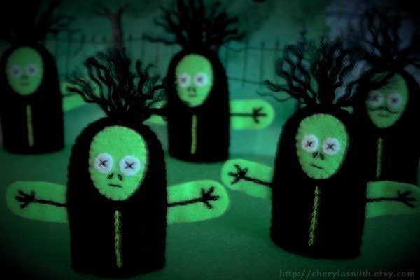 Zombie Finger Puppet