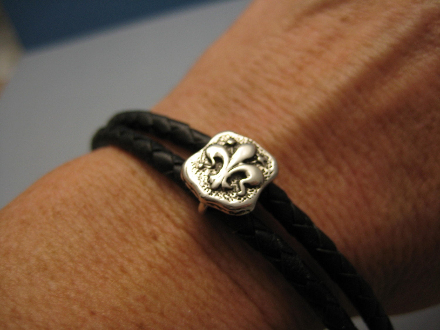 Mens shield fleur d' lis leather bracelet in sterling