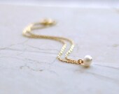 Ivory pearl bracelet - freshwater pearl on thin gold fill chain - simple bridal or everyday jewelry