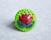 Red rose ring, with green leaves