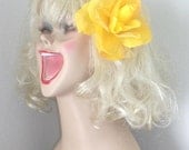 Kelis - Plump Yellow Hearty Rose Hair Clip