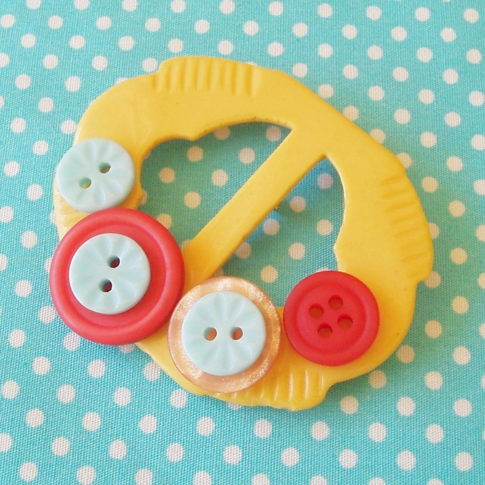 Vintage buckle & button brooch in yellow, orange, blue - Italian summertime