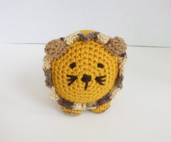 Plush Toy Lion handmade in Amigurumi Crochet - Soft & Cuddly Stuffed Lion Animal - a Member of the Roly Poly Plush Pets series