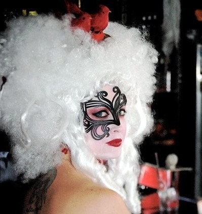 Leather mask in black "Bemused"