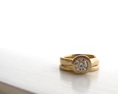 18kt Illumination Ring engagement solitaire and matching wedding band