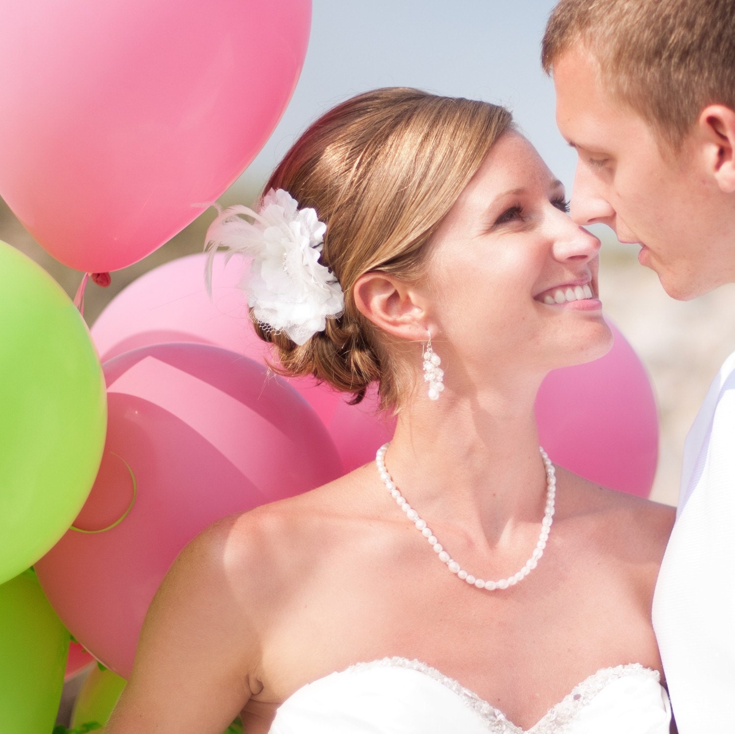 White bridal flower with ostrich feathers, pearls and rhinestones - CHICAGO no.58