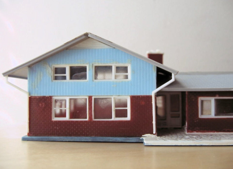 dream home, 1960 model home, split level ranch, suburbia, model home kit HO scale