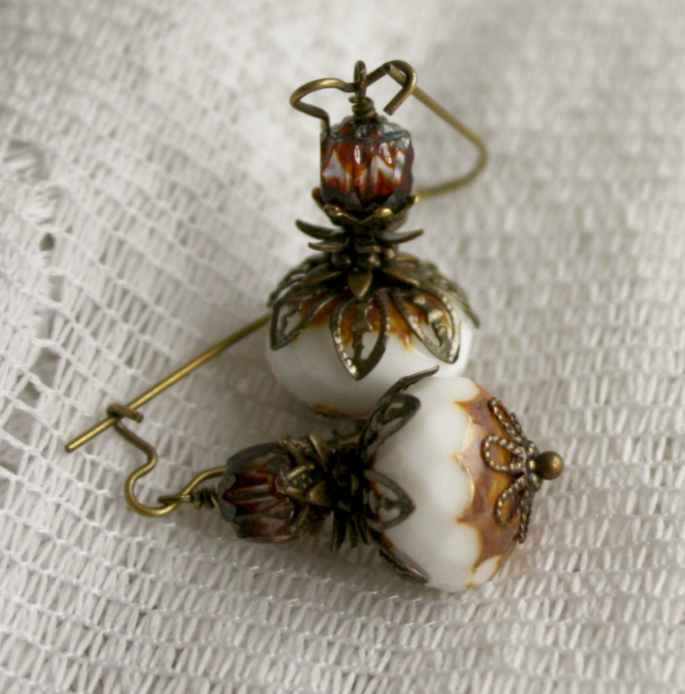 Snow White Beauty - Earrings - Beaded Drops