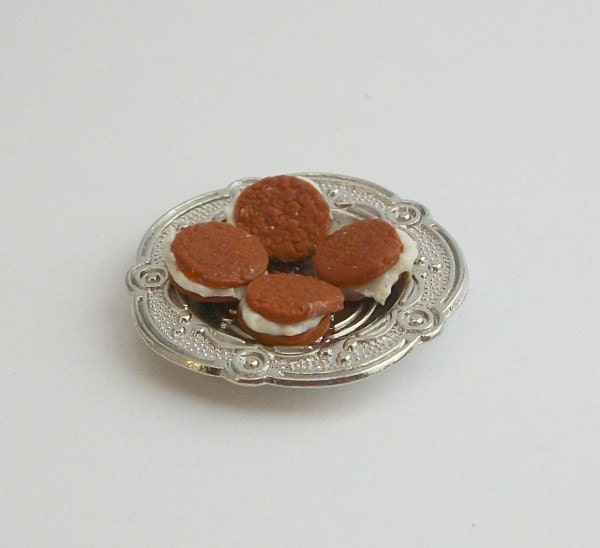 1/12th scale Oatmeal Creme Pies Miniature Dollhouse Scale