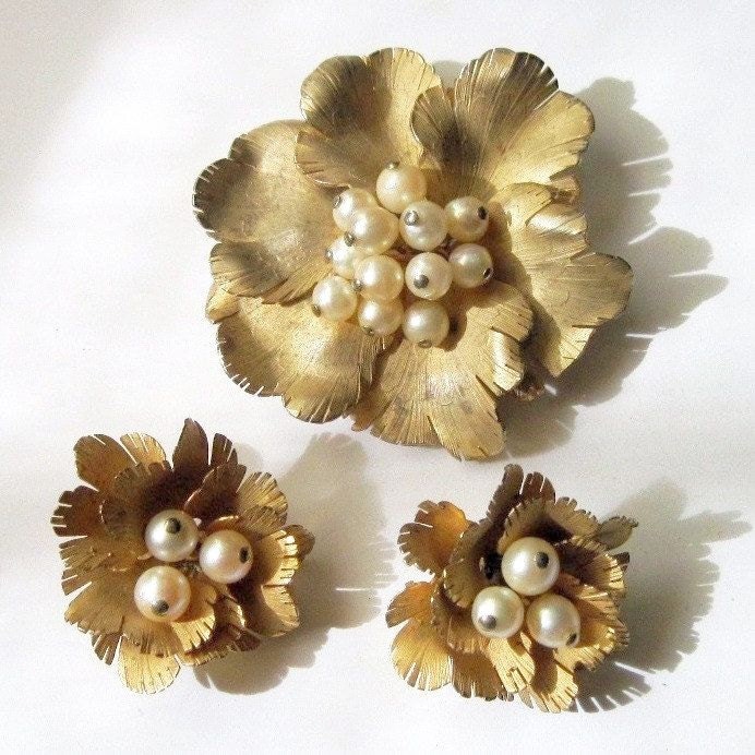 1940s Vintage Jewely Cultured Pearl Brooch Earrings - Set -  Imperial Pearl Syndicate - Flowers - June Birthstone