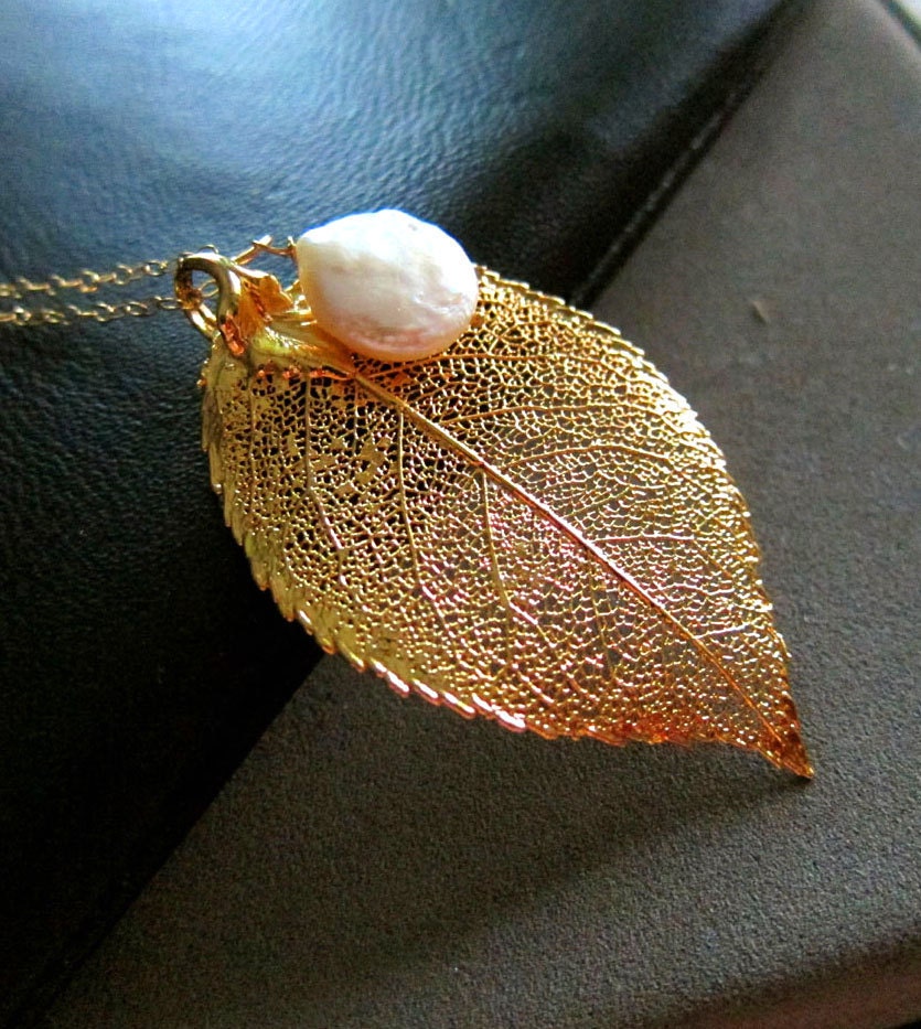 Charm Skeleton Gold Leaf Necklace Best friend White Cream Coin Pearl Necklace bridesmaid gift Bridal necklace Wedding jewelry Leaves Pendant