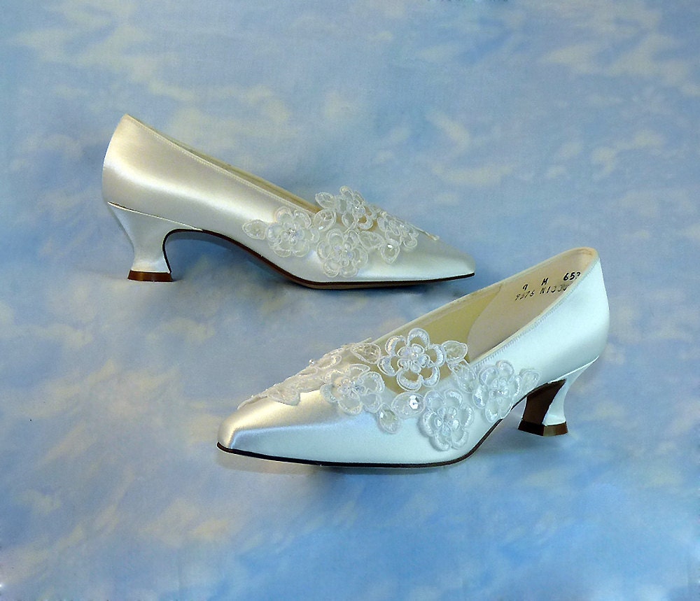 On HOLD for Sinead Wedding Shoes Vintage Inspired Retro 80s Pumps Size 9 M Elegant French Heel // White Satin Lace