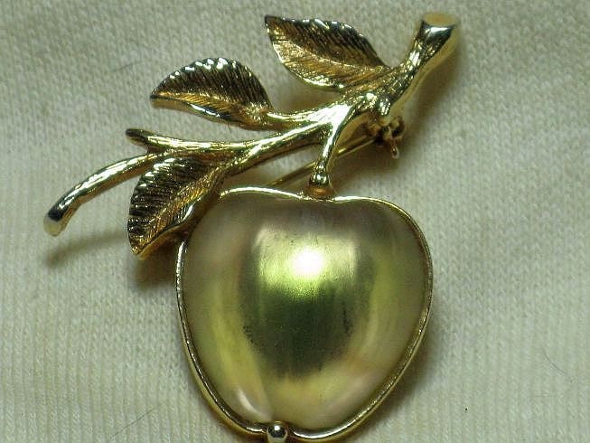 SARAH COVENTRY Rare Glass Golden Apple Brooch (B-1-3)