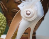 Shoe Clips Ivory / White Golden Chanpagne Pearl & Feathers. Handmade Couture Pins, Mother Bride Bridal Bridesmaid, Shabby Chic Fashion Gift