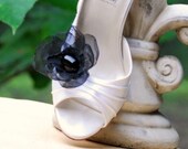 Shoe Clips Black / Blue / Teal / Red / White / Ivory. Bride bridal couture, chic stylish delicate dainty LBD accessory, steampunk rockabilly