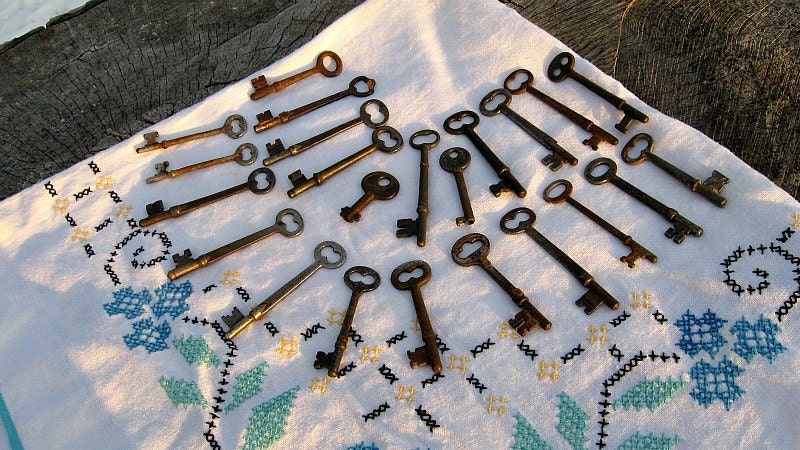 A Key Vintage Wedding Skeleton - Random Chosen - One Key