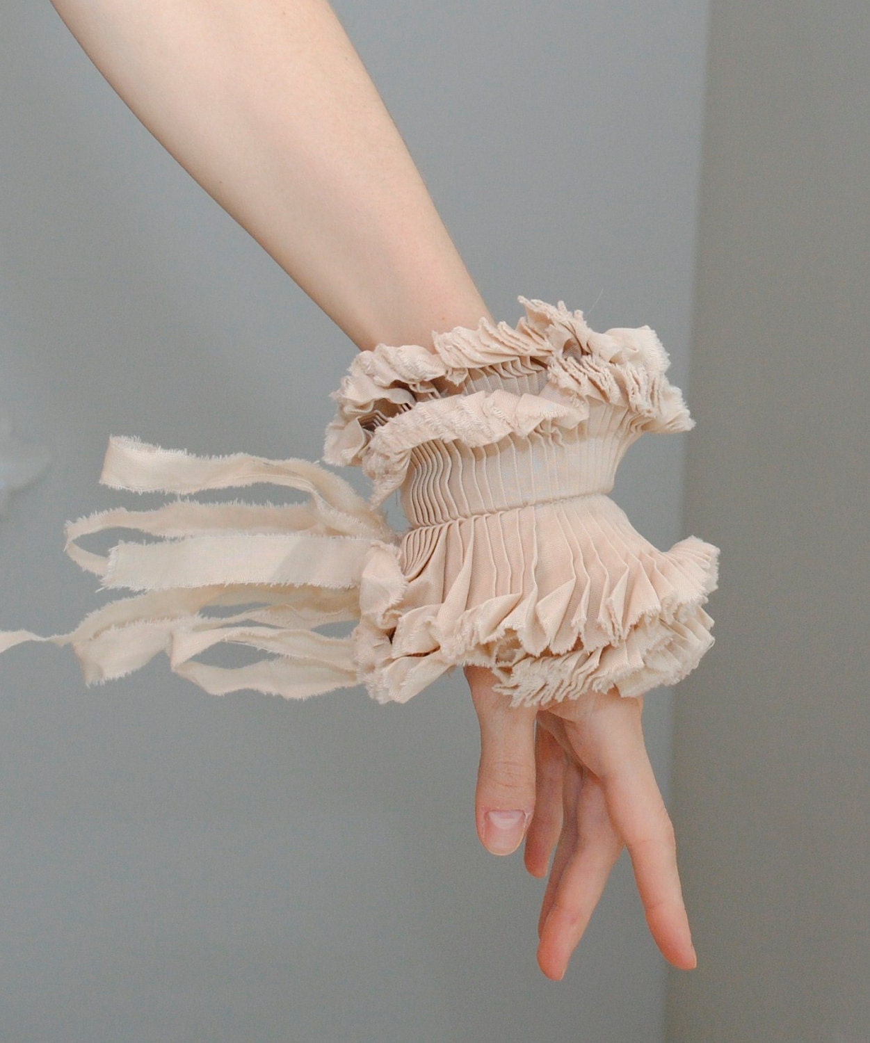 Ruffled cuffs/ Ruffled Fashion/ Victorian Ruffle cuffs/ Beige Wedding/ wrist cuff/ Fabric bracelet/ rusteam tt team teamstyle