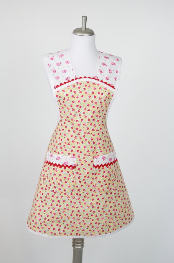 Womens Apron Retro Fabric Pink and Yellow Tea Roses