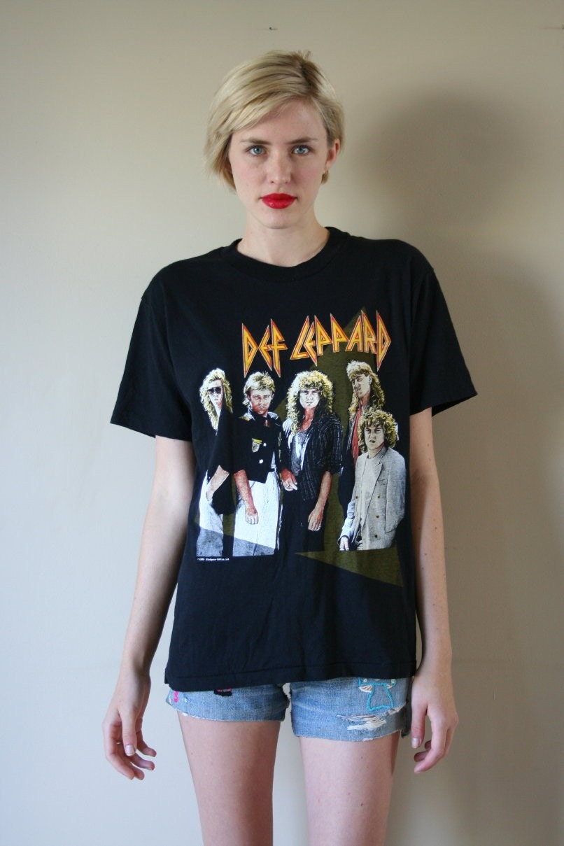 80s Rock Tshirt Def LEPPARD Rock Concert Hysteria Tshirt Unisex Large lg (8-10-12)