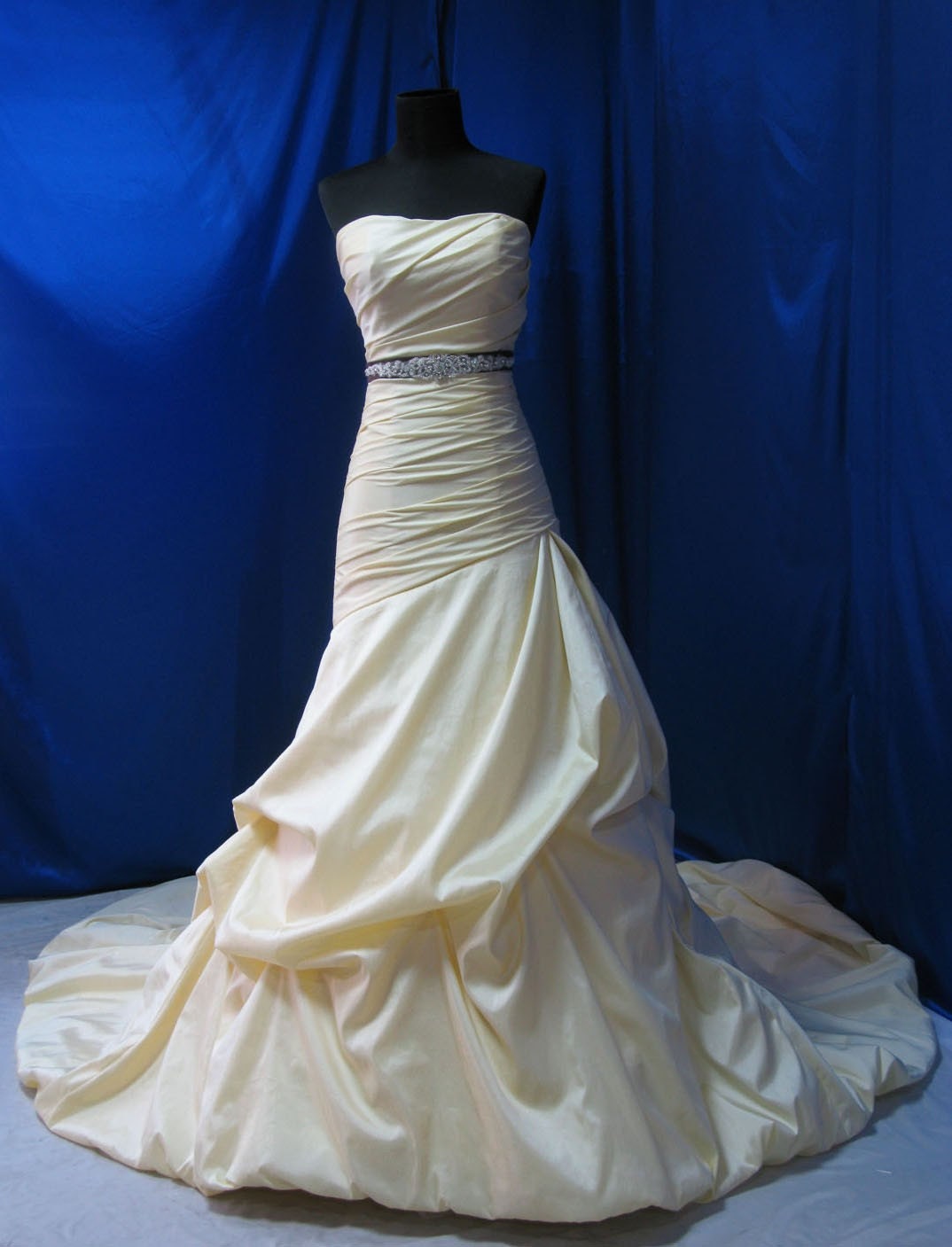 Wedding Dress Bridal Gown with Ruching and Pick Ups