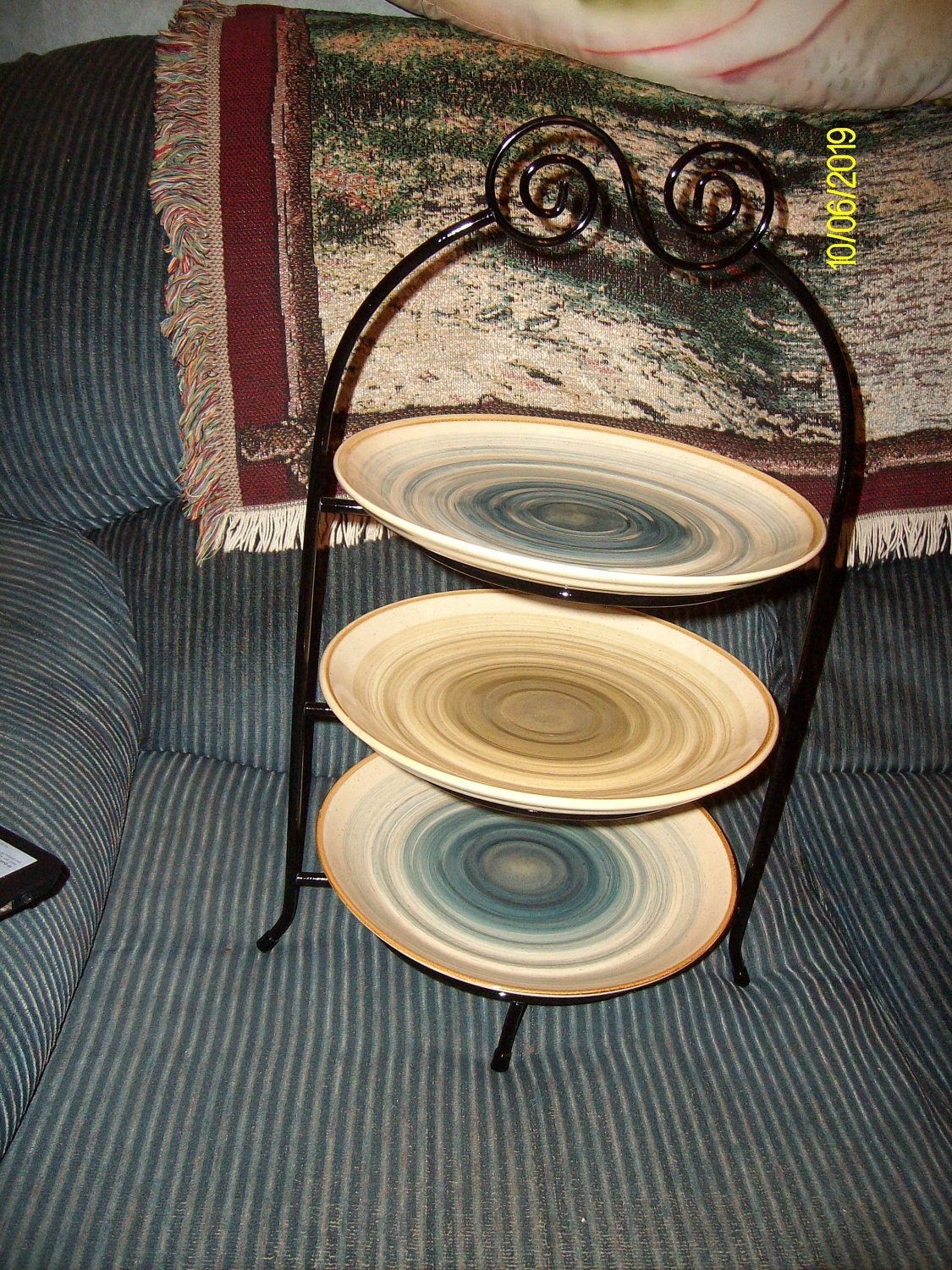 Free Shipping--Black Painted Metal Three Tier Dessert Serving Stand