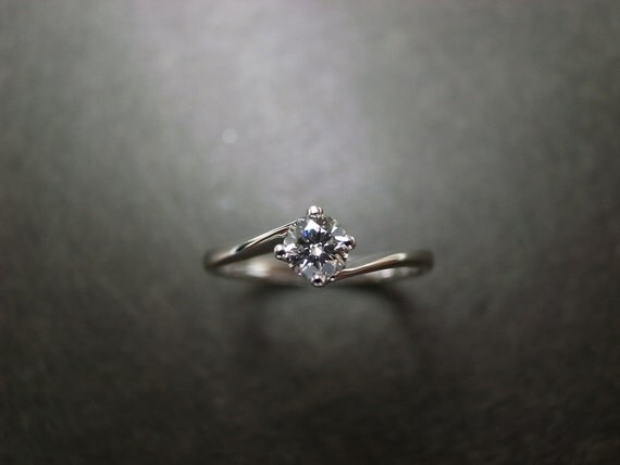 Classic Diamond Engagement Ring in 18K White Gold (0.25ct, F/VS)