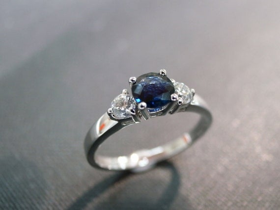 Engagement Ring with Diamond and blue Sapphire in 14K White Gold