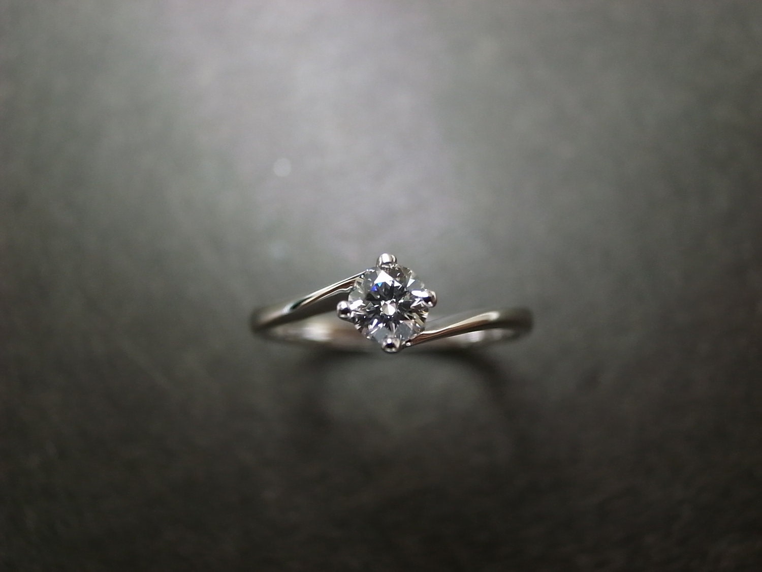 Classic Diamond Engagement Ring in 18K White Gold (0.25ct, F/VS)