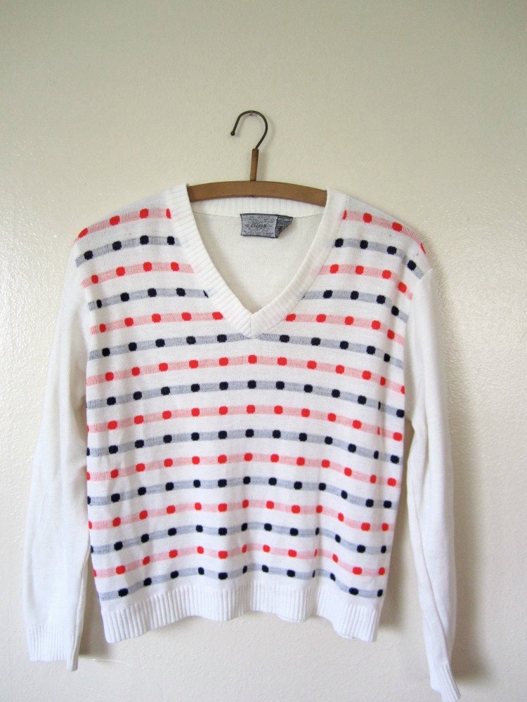 Vintage Sweater / 60's V neck knit / Medium
