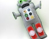 Robot Hand Sewing PATTERN - Make Your Own Hand Embroidered Felt Plushie - PDF - Easy