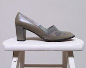 Vintage 1960s Shoes / 60s Sage Green Mod Leather Pumps / Size 6 US