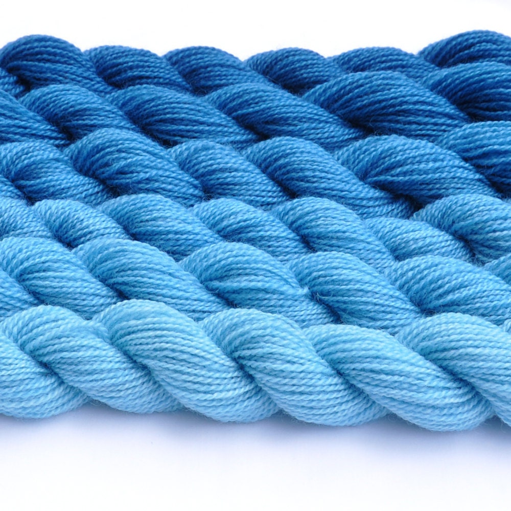 For Blue Eyes Gradated Yarn Set