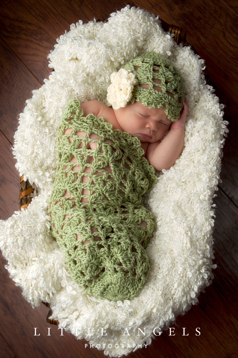 Butterfly Kisses Newborn Cloche and Cocoon Crochet Pattern -- Photography Prop (536)