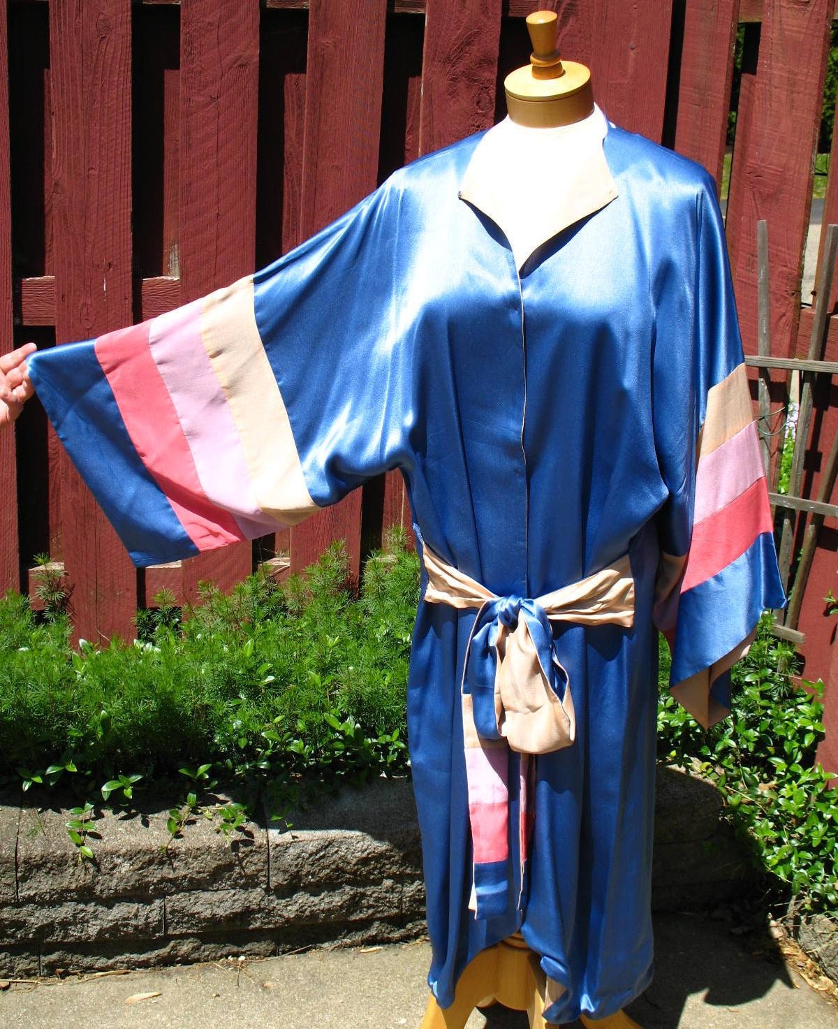 SALE Vintage 40s / wwii / Silk / Kimono / Sky Blue / Color Block / Robe / Lingerie / with Matching Belt