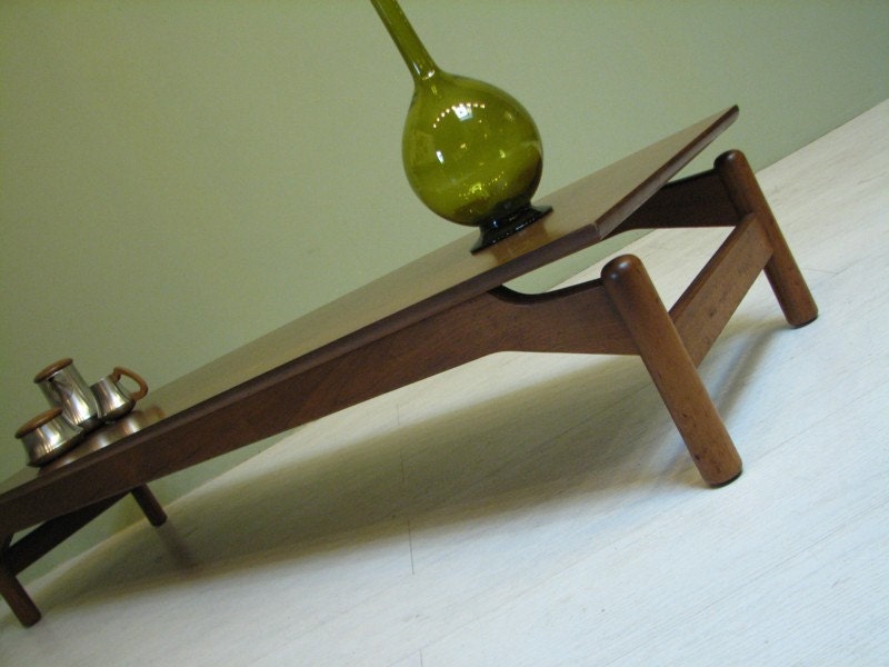 Mid Century Modern Coffee Table by Greta Grossman / Bench for Glenn of California in Walnut Wood (1950s)